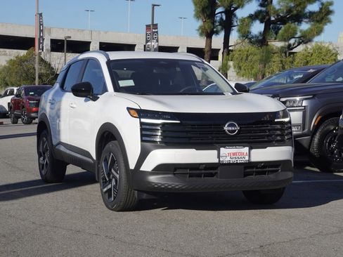 New 2026 Nissan Kicks SV image 2