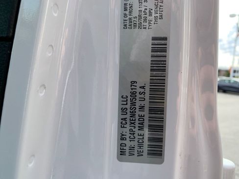 Used 2025 Jeep Wrangler Sahara image 28