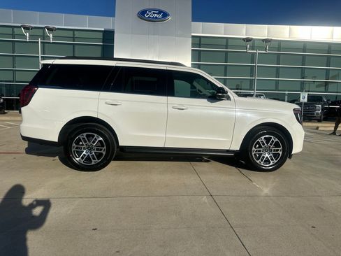 New 2025 Ford Expedition Active image 6