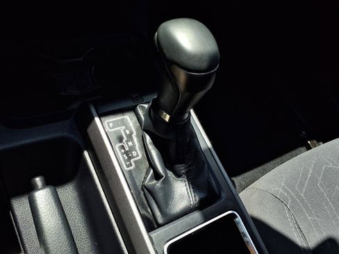 Used 2018 Toyota Tacoma TRD Off-Road AWD/4WD image 13