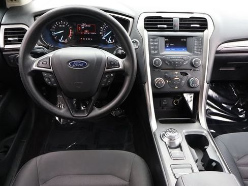 Used 2017 Ford Fusion SE FWD image 17