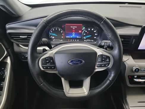 Used 2021 Ford Explorer XLT w/ Class III Trailer Tow Package AWD/4WD image 17