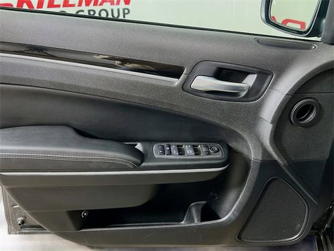 Used 2022 Chrysler 300 S image 32