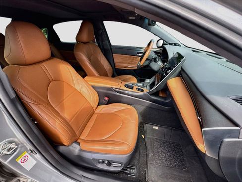Used 2019 Toyota Avalon Limited w/ Advanced Safety Package FWD image 12