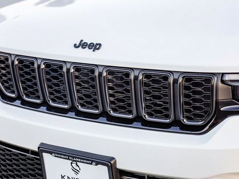 New 2025 Jeep Grand Cherokee Altitude image 6