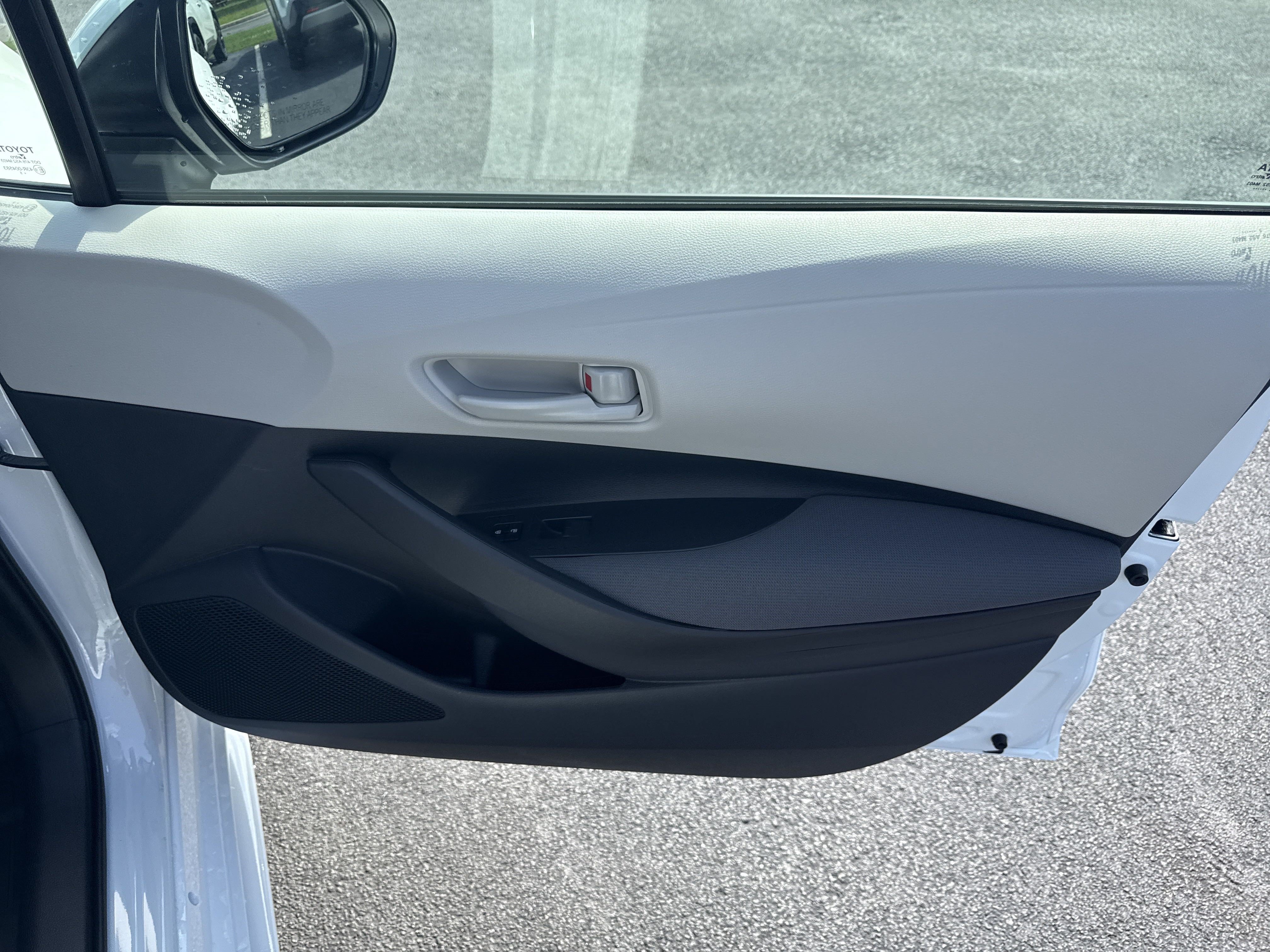 Used 2025 Toyota Corolla LE FWD image 36