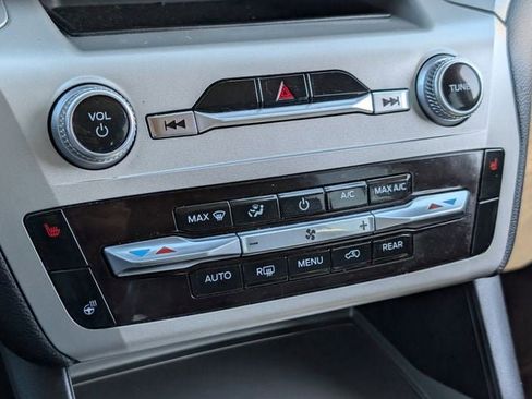 Used 2022 Ford Explorer XLT w/ Equipment Group 202A image 17