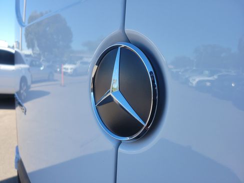 Used 2025 Mercedes-Benz Sprinter 2500 image 7