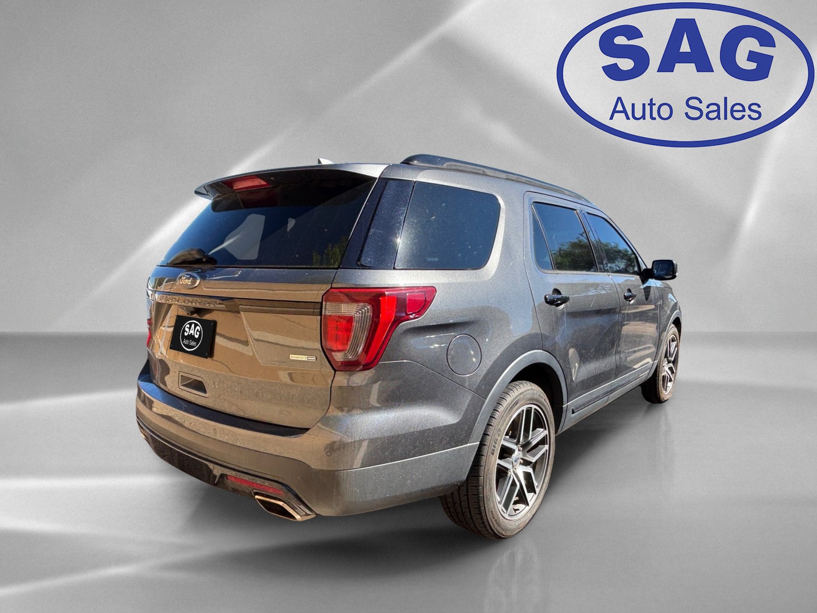 Used 2017 Ford Explorer Sport w/ Equipment Group 401A AWD/4WD image 3
