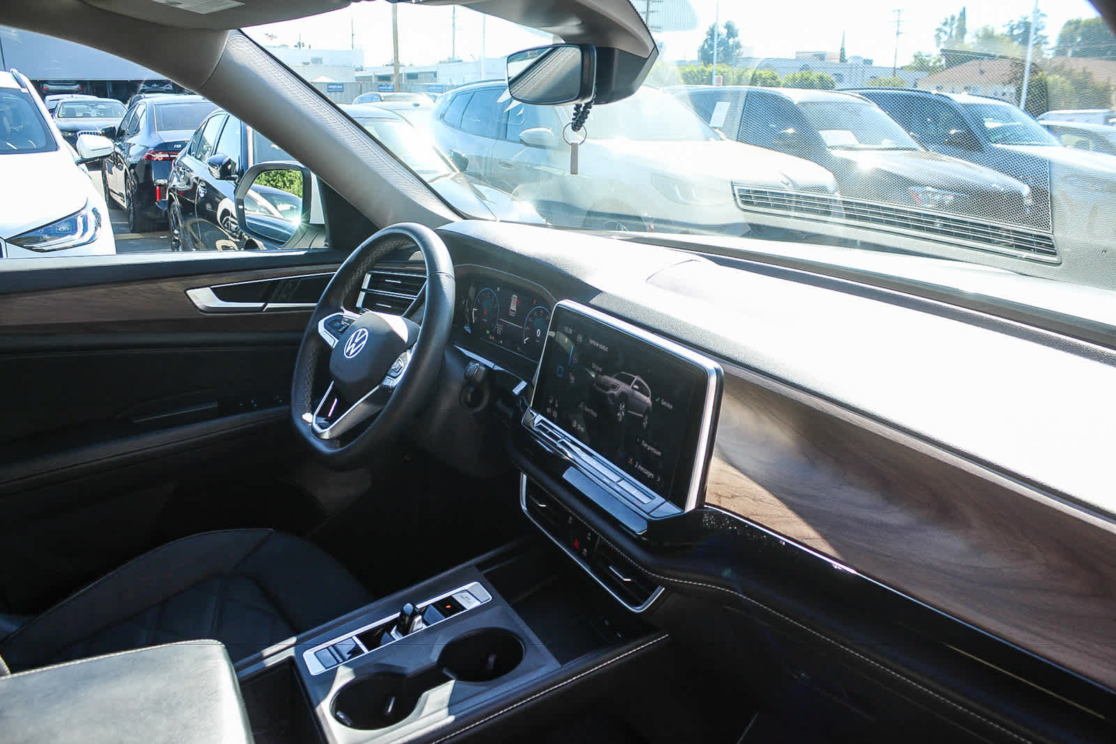 Used 2024 Volkswagen Atlas SE FWD image 14