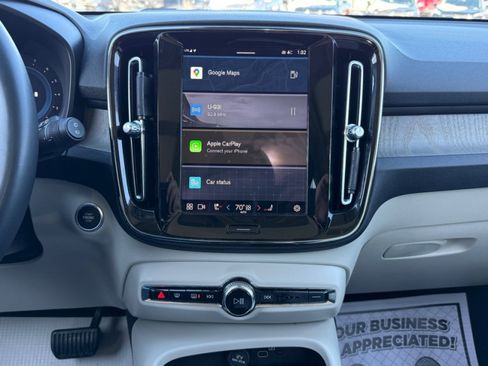 Used 2023 Volvo XC40 B5 Plus image 28