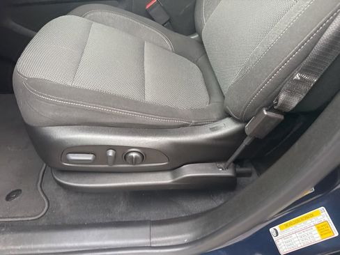 Used 2023 Chevrolet Traverse LT image 19