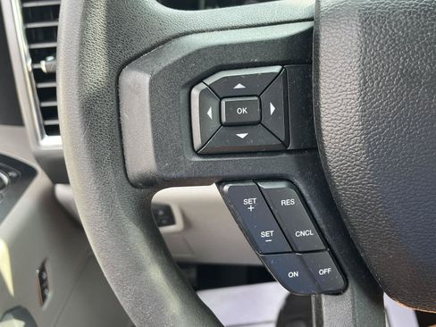 Used 2017 Ford F150 XLT AWD/4WD image 8