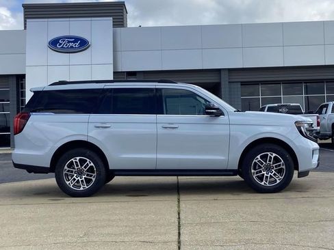 New 2026 Ford Expedition Active RWD image 2