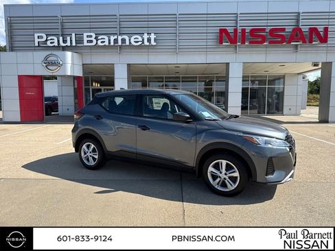 New 2025 Nissan Kicks Play S image 6