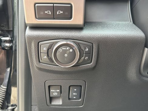 Used 2018 Ford F150 Platinum w/ Equipment Group 701A Luxury AWD/4WD image 55