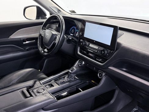 Used 2024 Toyota Grand Highlander Limited image 13
