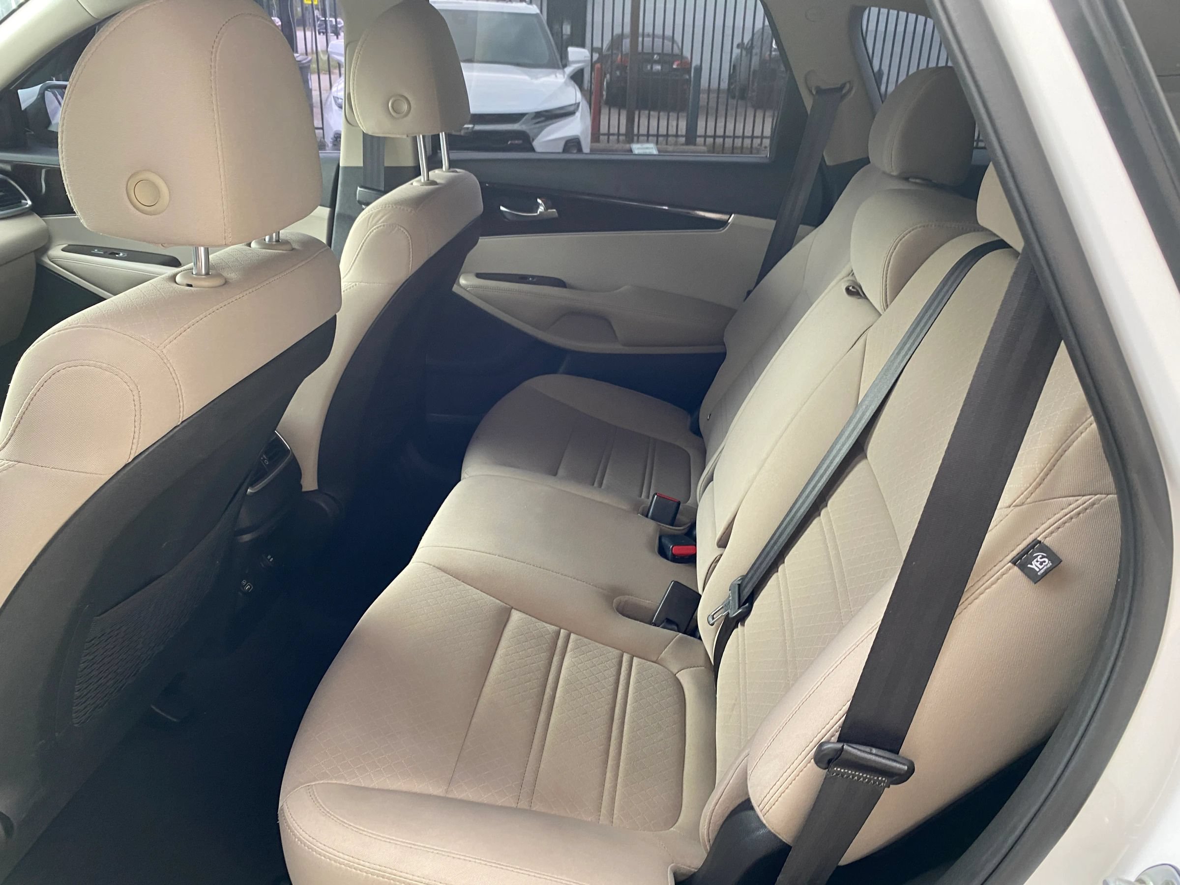 Used 2019 Kia Sorento FWD V6 image 9