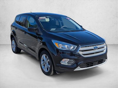 Used 2019 Ford Escape SE image 3