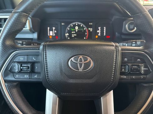 Used 2025 Toyota 4Runner SR5 AWD/4WD image 23