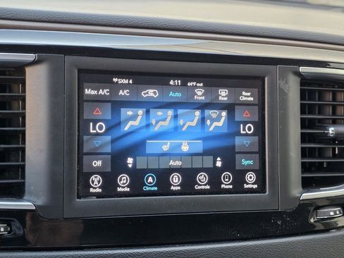 Used 2019 Chrysler Pacifica Touring-L image 16