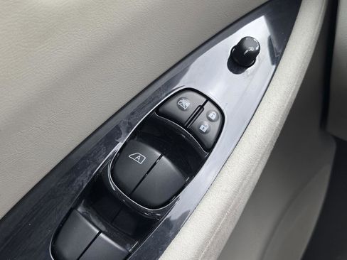 Used 2011 Nissan Leaf SL FWD image 23