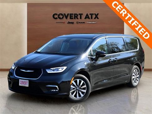 Used 2024 Chrysler Pacifica Select image 1