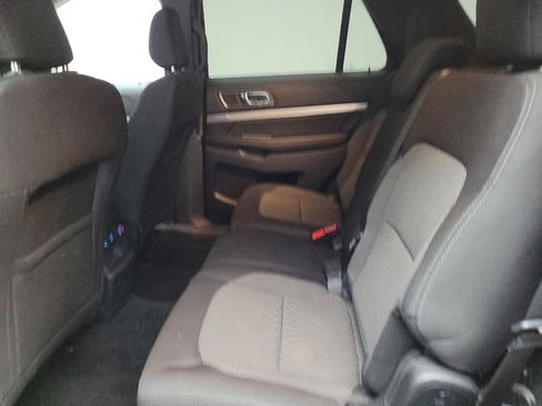 Used 2019 Ford Explorer XLT AWD/4WD image 18
