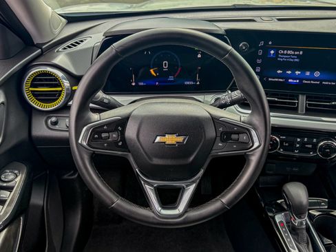 Used 2025 Chevrolet Trax LT w/ Driver Confidence Package FWD image 26