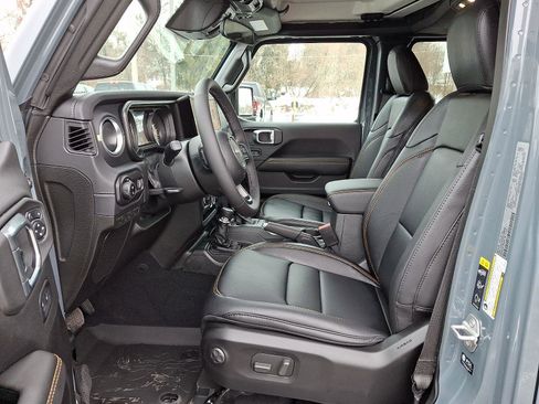 New 2026 Jeep Gladiator Sahara image 10