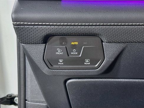 Used 2025 Volkswagen Atlas Cross Sport SEL AWD/4WD image 21