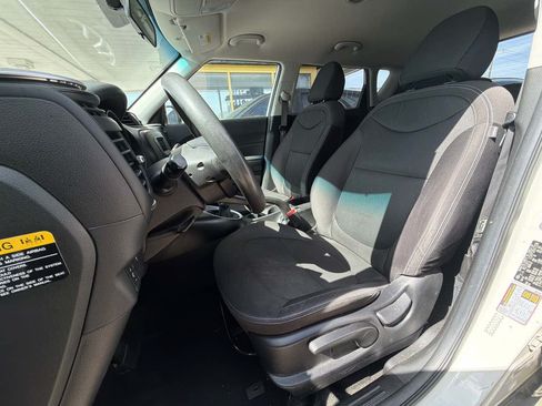 Used 2016 Kia Soul FWD image 6