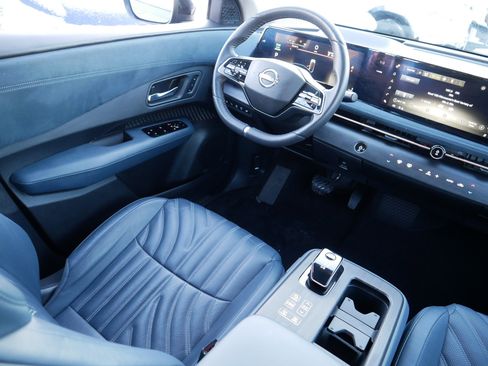 Used 2023 Nissan Ariya image 9