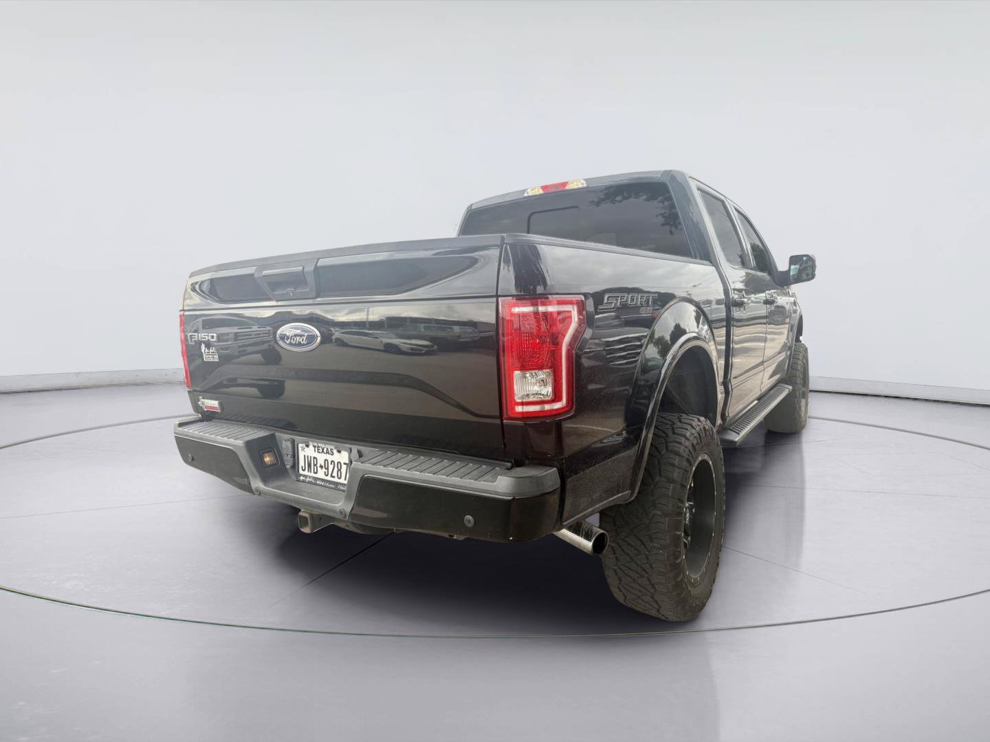 Used 2017 Ford F150 XLT w/ Equipment Group 302A Luxury AWD/4WD image 3