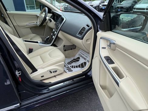 Used 2016 Volvo XC60 T5 Premier w/ Proximity Package FWD image 12