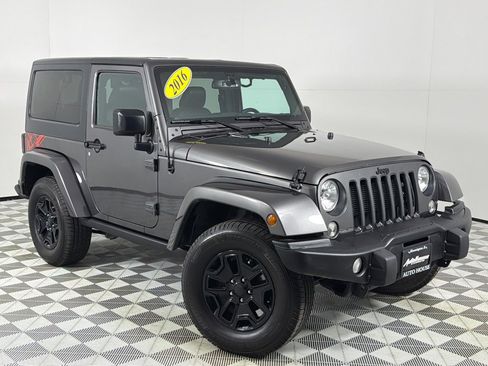 Used 2016 Jeep Wrangler Sahara image 2
