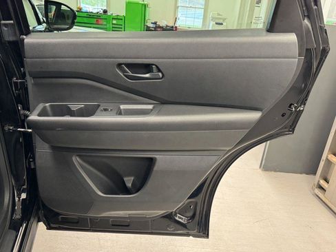 Used 2024 Nissan Pathfinder SV image 22