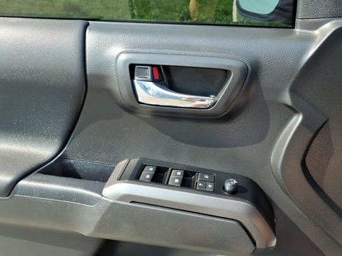 Used 2023 Toyota Tacoma TRD Off-Road AWD/4WD image 14