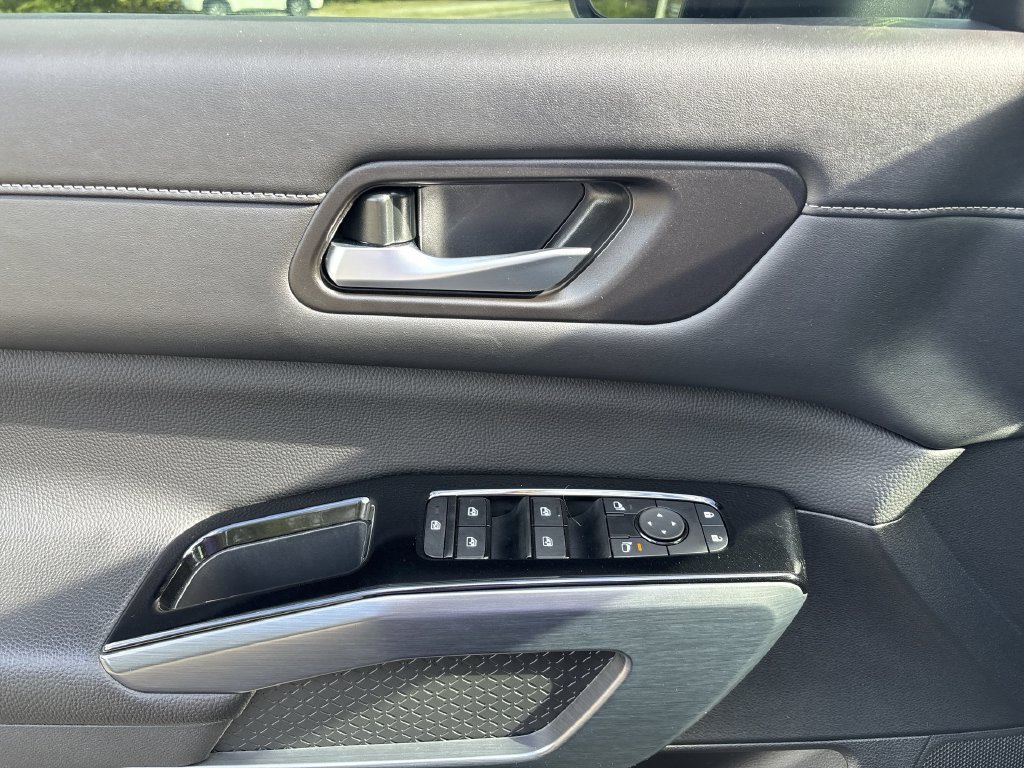 Certified 2025 Nissan Pathfinder SL AWD/4WD image 26