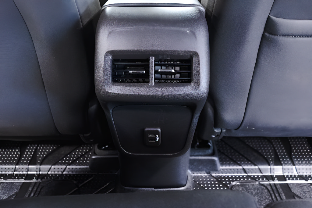 Used 2024 Chevrolet Equinox LT w/ LPO, Floor Liner Package FWD image 29