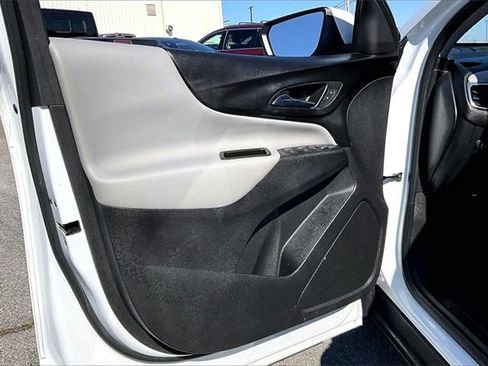 Used 2023 Chevrolet Equinox LT image 17