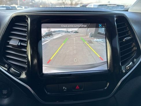 Used 2020 Jeep Cherokee Limited image 8