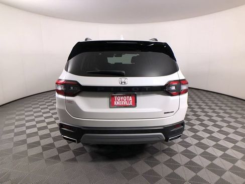 Used 2023 Honda Pilot Touring image 7