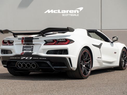 Used 2023 Chevrolet Corvette Z06 w/ Z07 Performance Package RWD image 7
