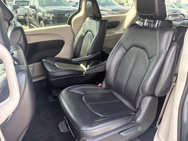 Used 2024 Chrysler Pacifica Limited FWD image 23