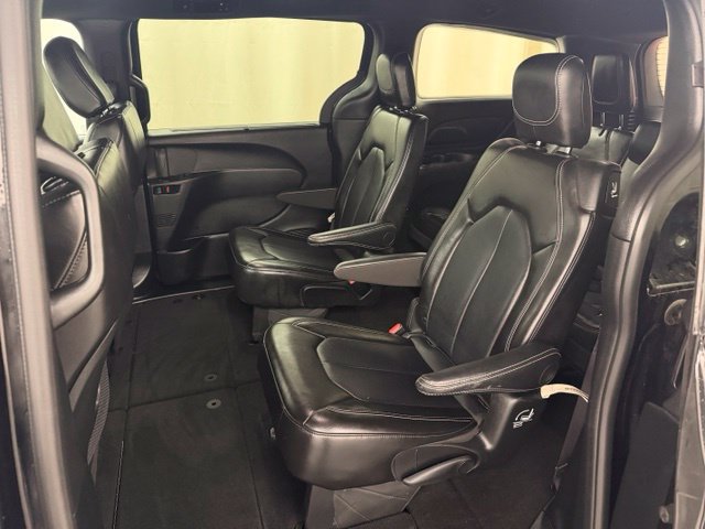 Used 2025 Chrysler Pacifica Select FWD image 18