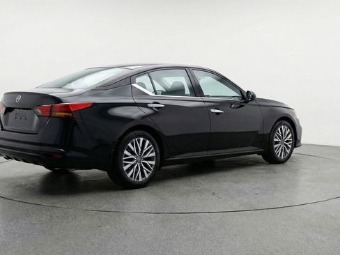 Used 2025 Nissan Altima 2.5 SV image 9