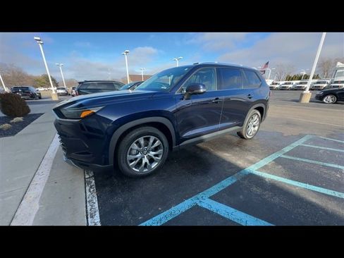 Used 2024 Toyota Grand Highlander XLE image 4