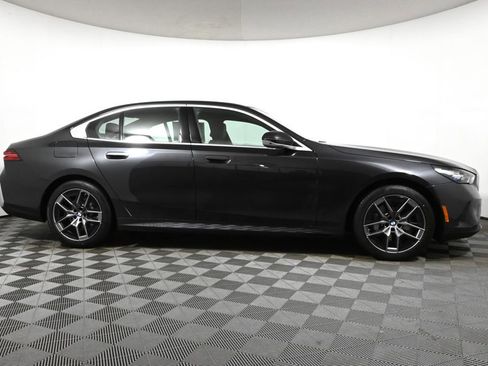 Used 2026 BMW 530i xDrive w/ Premium Package image 8