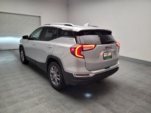 Used 2022 GMC Terrain SLT w/ Infotainment Package II FWD image 5